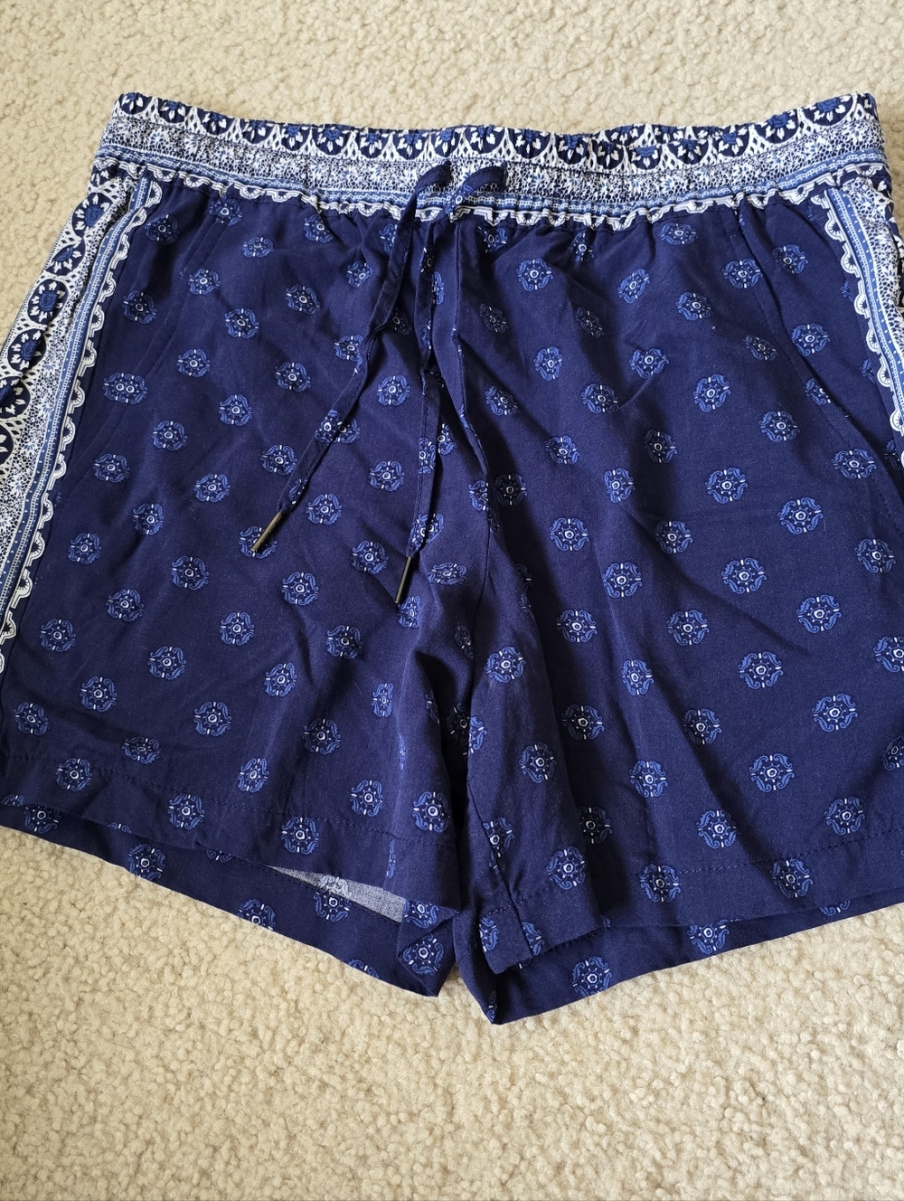 Contemporaine Simons 100% Rayon Shorts WITH POCKETS Size 4 Small